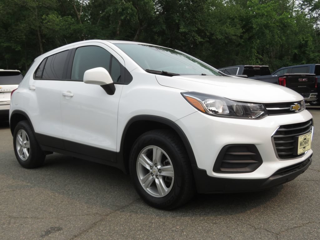 Used 2022 Chevrolet Trax LS w/ Tint and Cruise Package AWD/4WD image 3