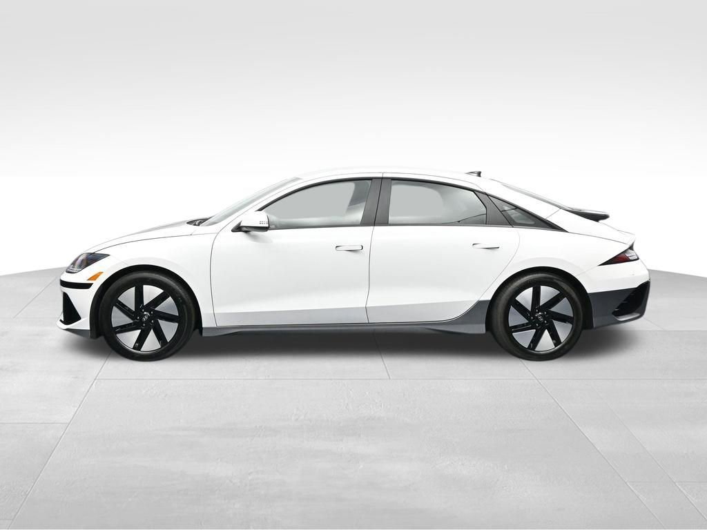 Used 2024 Hyundai Ioniq 6 SE RWD image 2