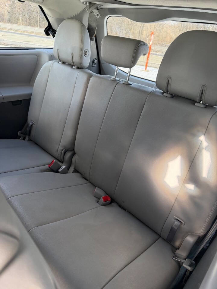 Used 2018 Toyota Sienna XLE Premium w/ Protection Package image 10