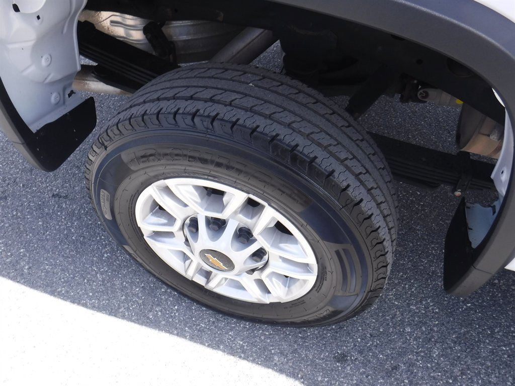 Used 2024 Chevrolet Silverado 2500 LT AWD/4WD image 4