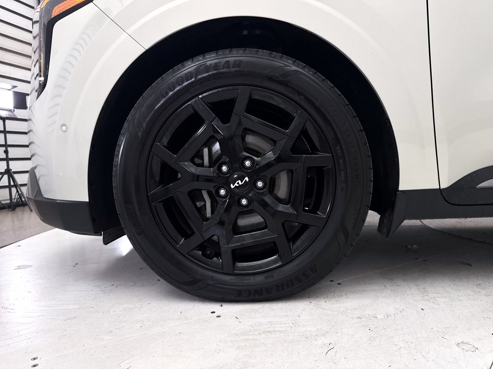 Certified 2025 Kia Carnival SX Prestige FWD image 19