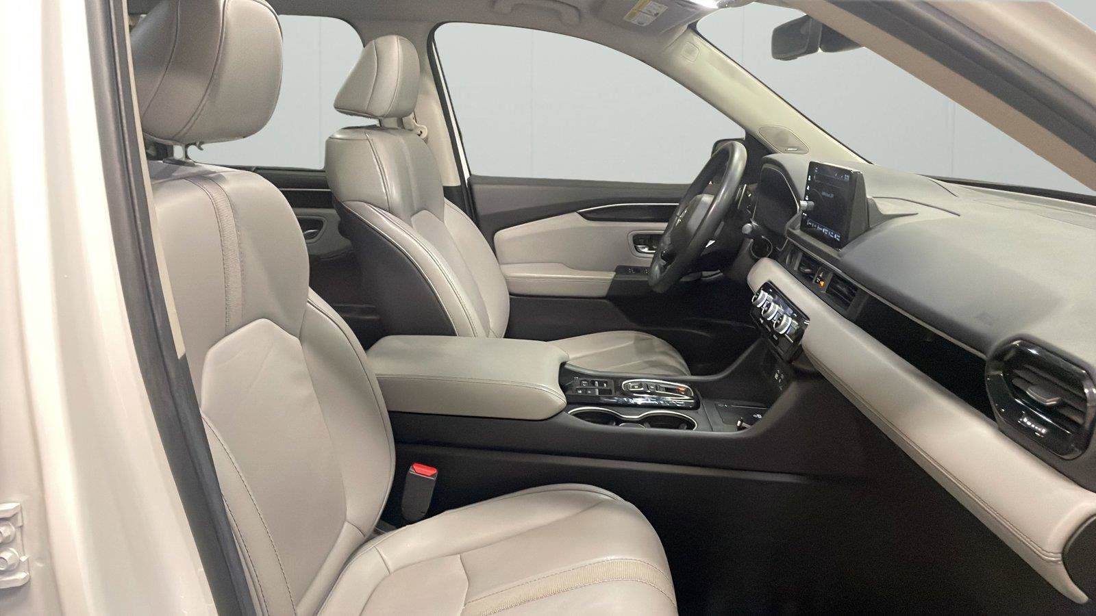 Used 2025 Honda Pilot Touring image 14