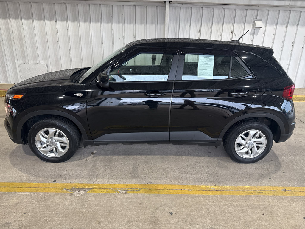 Used 2025 Hyundai Venue SE FWD image 10