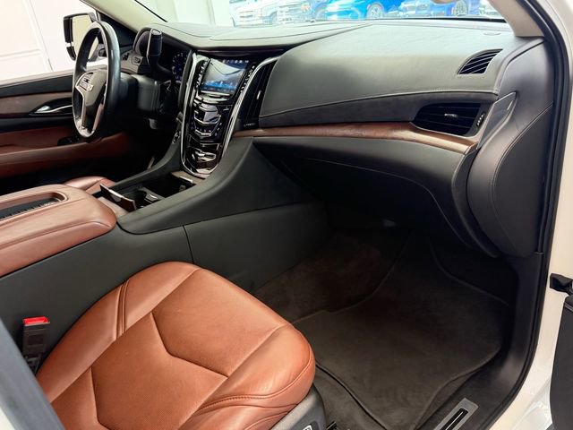 Used 2020 Cadillac Escalade Premium Luxury RWD image 14