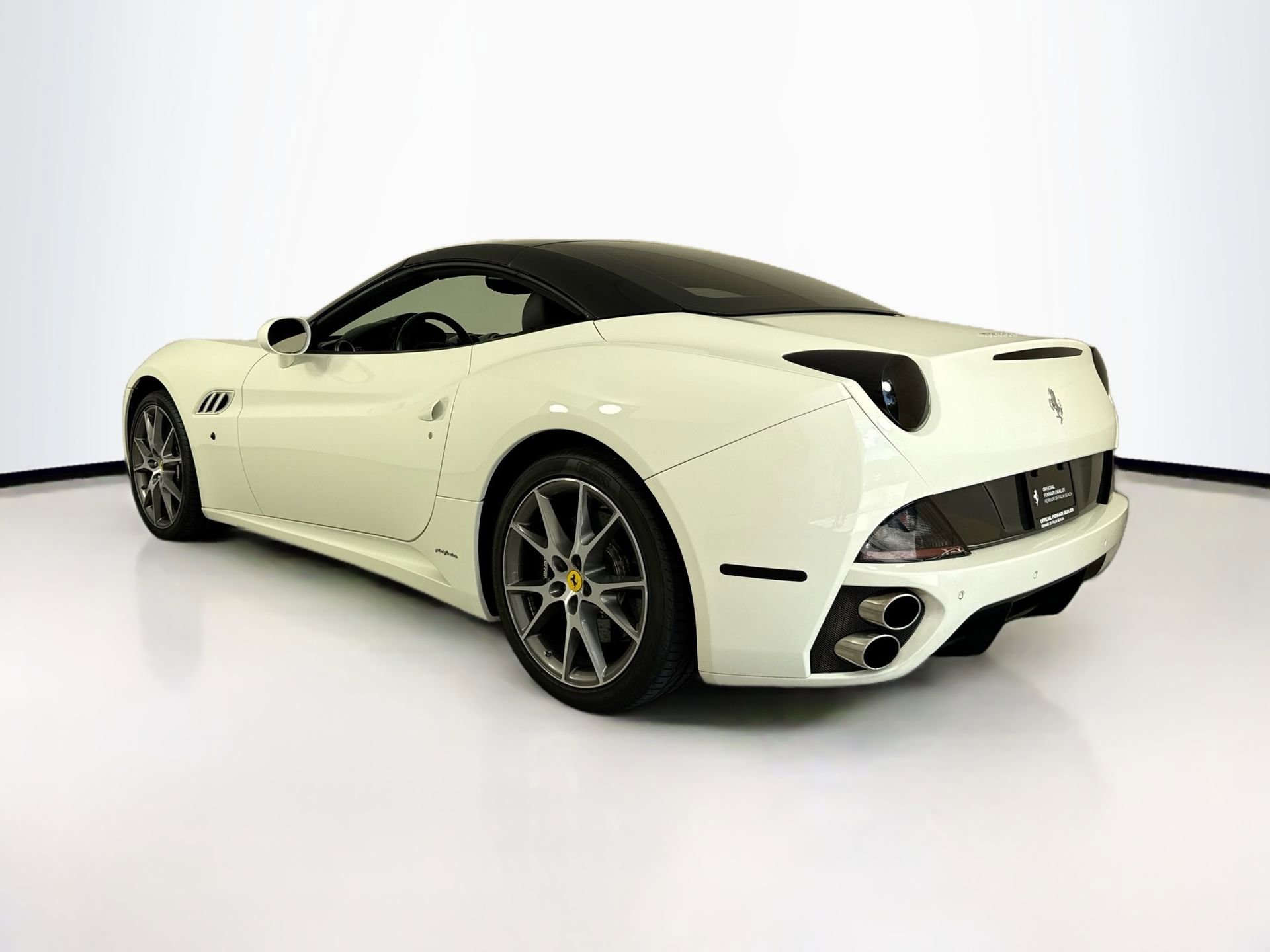 Used 2010 Ferrari California RWD image 5
