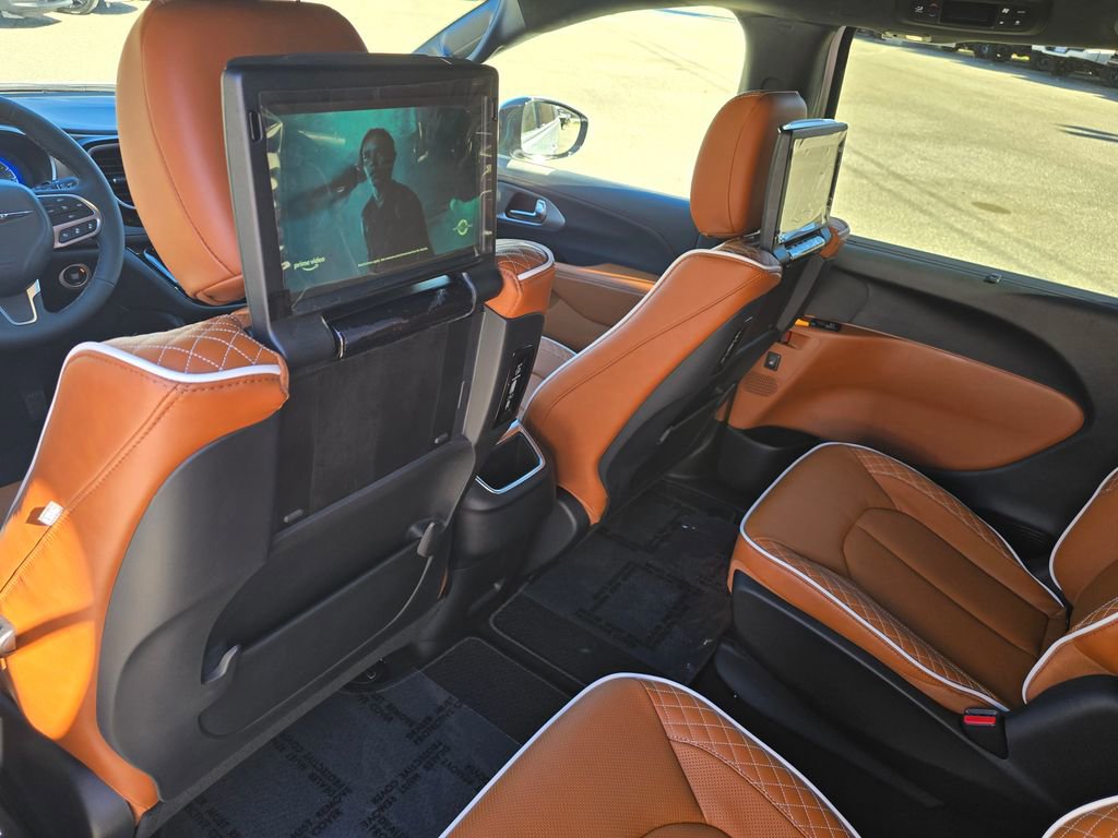 New 2026 Chrysler Pacifica Pinnacle image 25