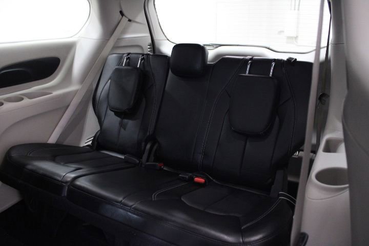 Used 2024 Chrysler Pacifica Touring-L image 53