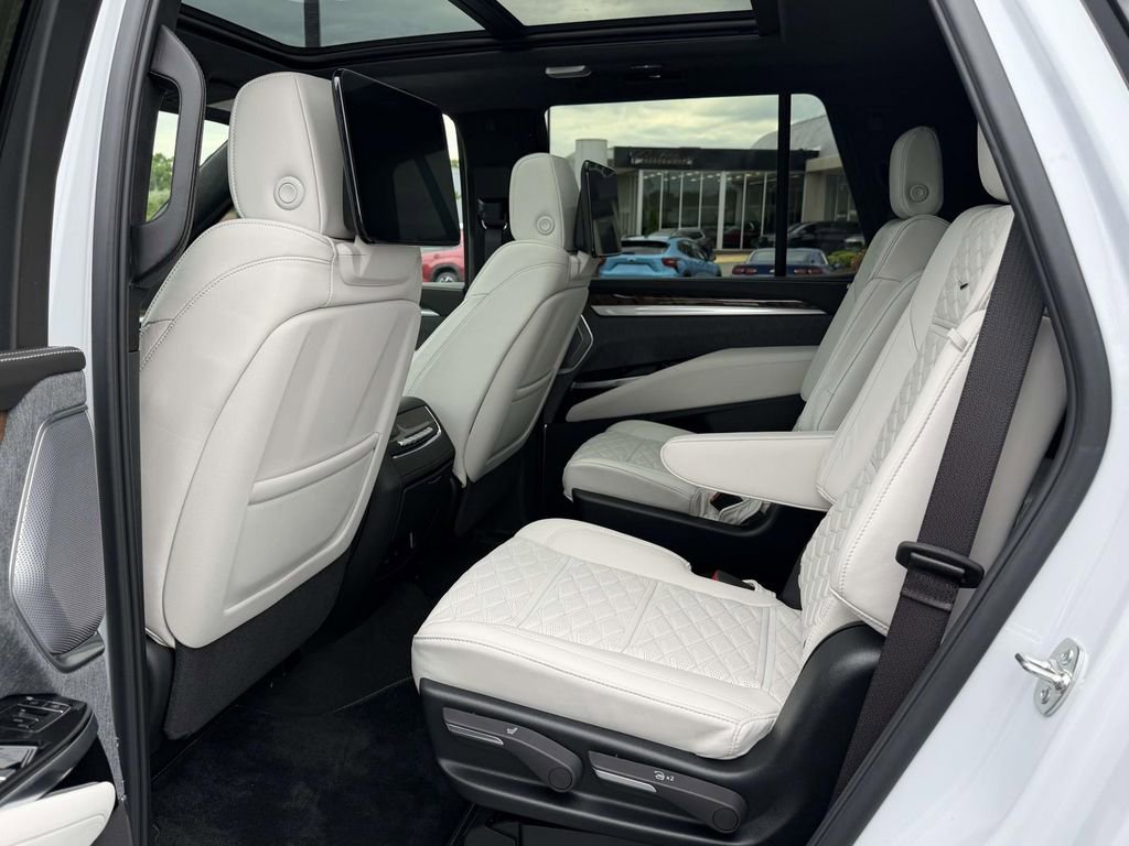 Certified 2026 Cadillac Escalade Platinum Luxury w/ LPO, Radiant Package AWD/4WD image 15