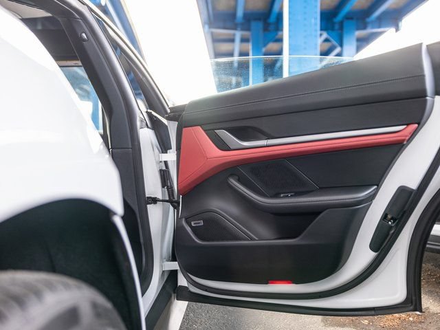 New 2025 Porsche Taycan 4S AWD/4WD image 39