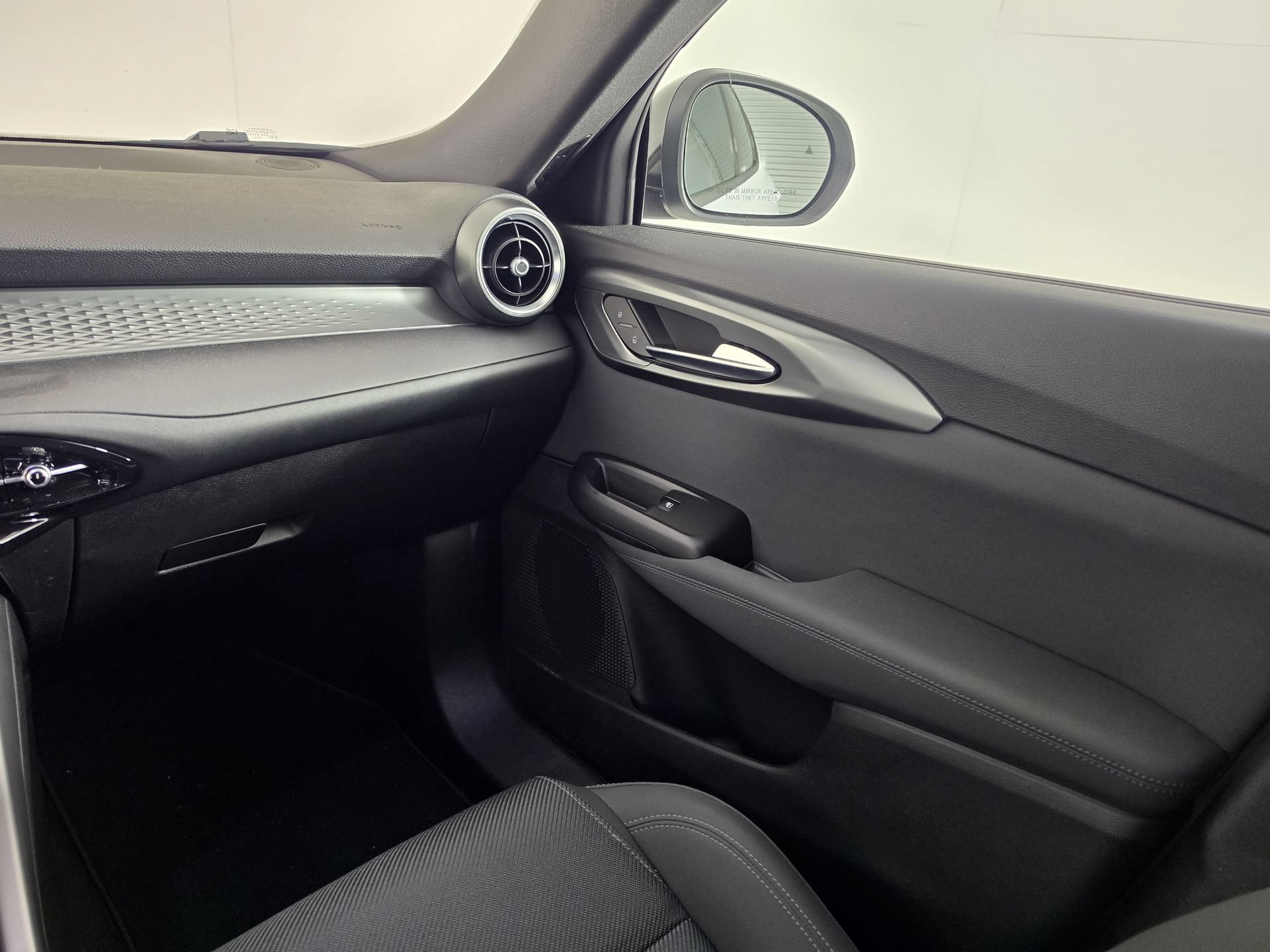 Used 2024 Alfa Romeo Tonale Sprint AWD/4WD image 24