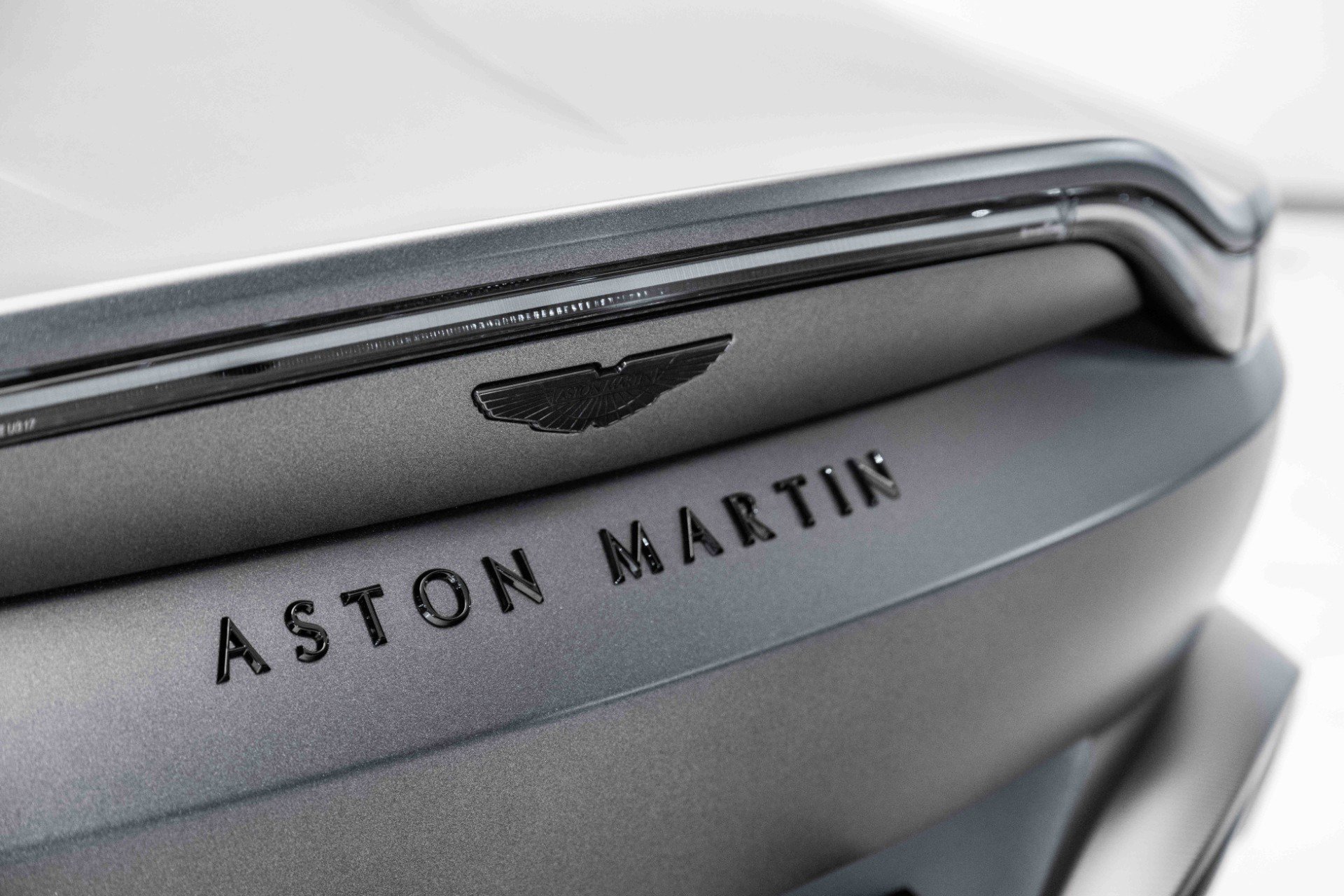 Used 2023 Aston Martin V12 Vantage Roadster image 8