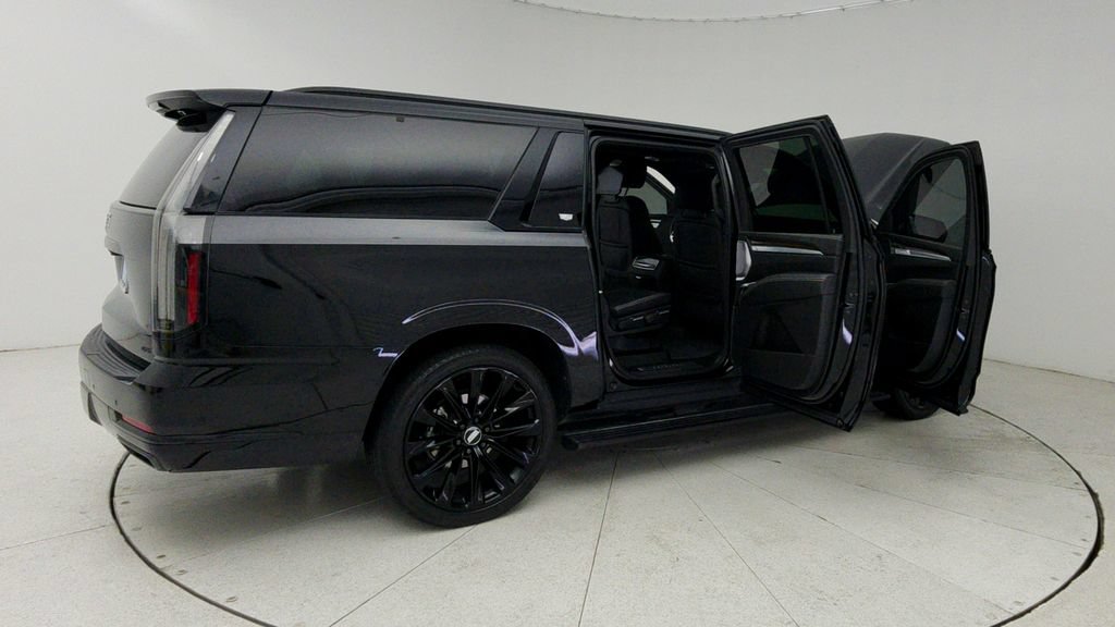 Certified 2025 Cadillac Escalade ESV Sport Platinum w/ LPO, ONYX Package AWD/4WD image 13