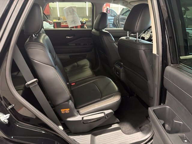 Certified 2025 Nissan Pathfinder SL AWD/4WD image 13