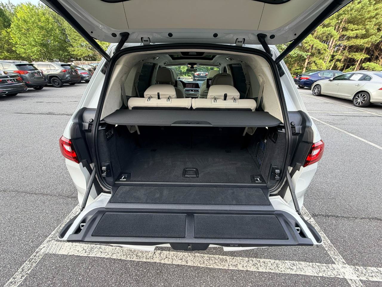 Used 2022 BMW ALPINA XB7 AWD/4WD image 42
