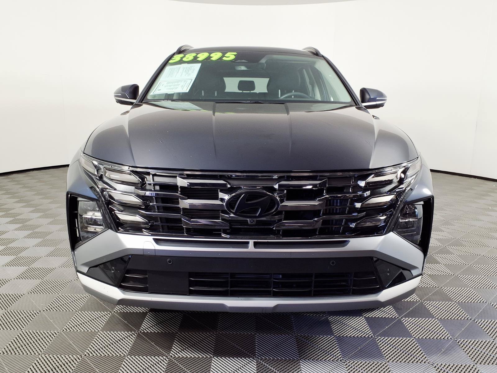 Used 2025 Hyundai Tucson Limited AWD/4WD image 2