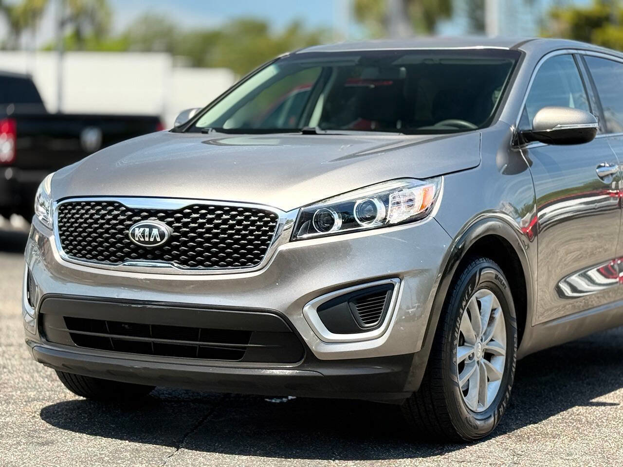 Used 2018 Kia Sorento L FWD image 2