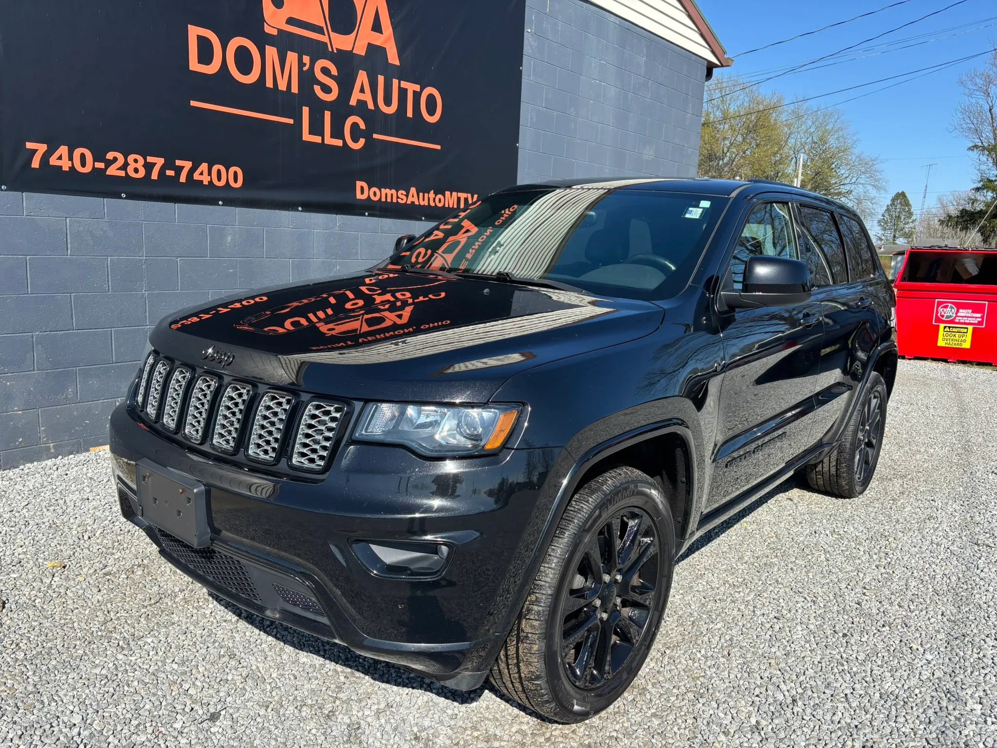 Used 2017 Jeep Grand Cherokee Altitude AWD/4WD image 11