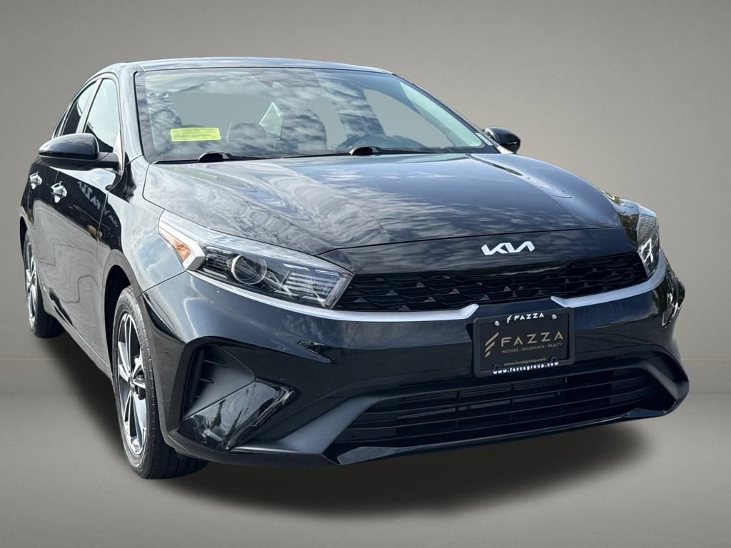 Used 2023 Kia Forte LXS image 8