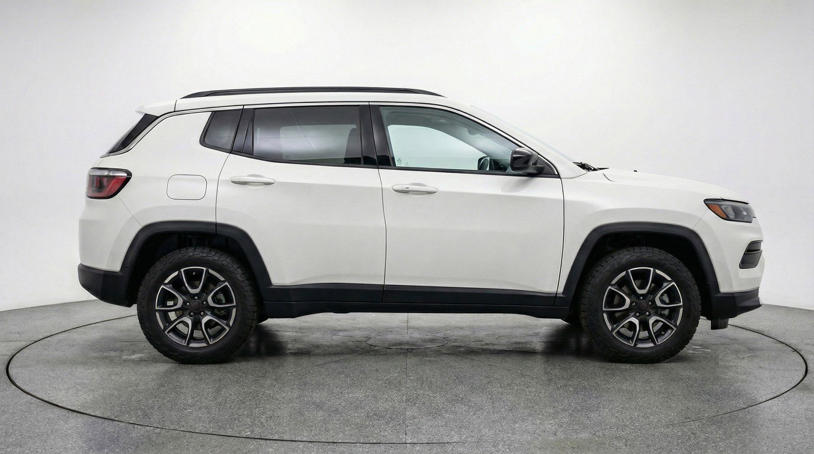 Used 2025 Jeep Compass Trailhawk AWD/4WD image 11