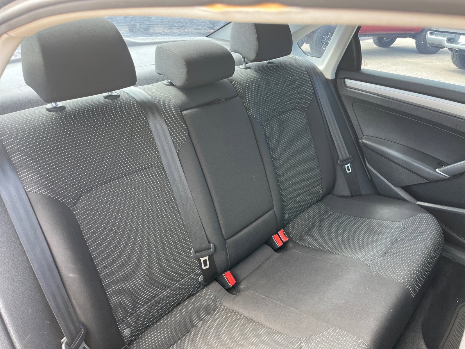 Used 2017 Volkswagen Passat 1.8T S image 18