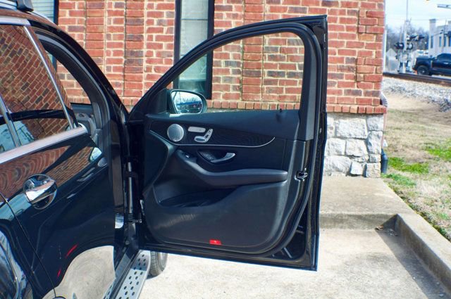 Used 2017 Mercedes-Benz GLC 300 4MATIC image 35