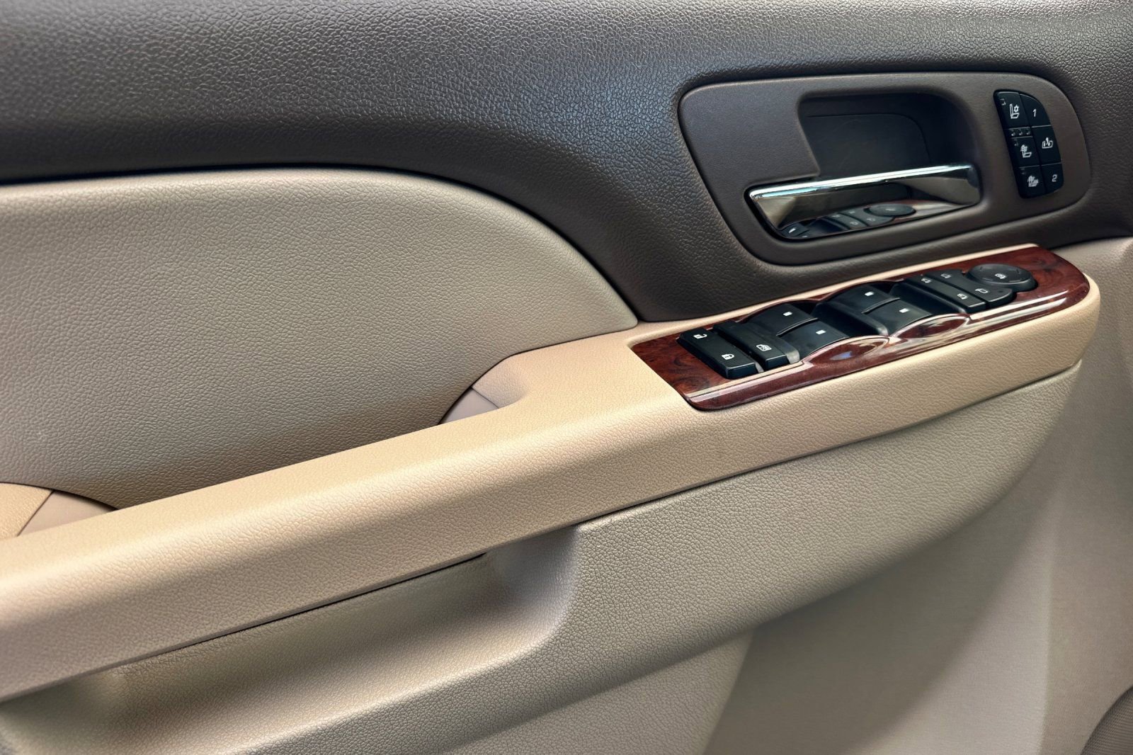 Used 2013 Chevrolet Tahoe LTZ image 11