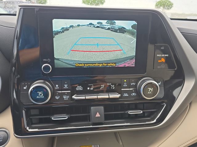 Used 2025 Toyota Highlander XLE image 24