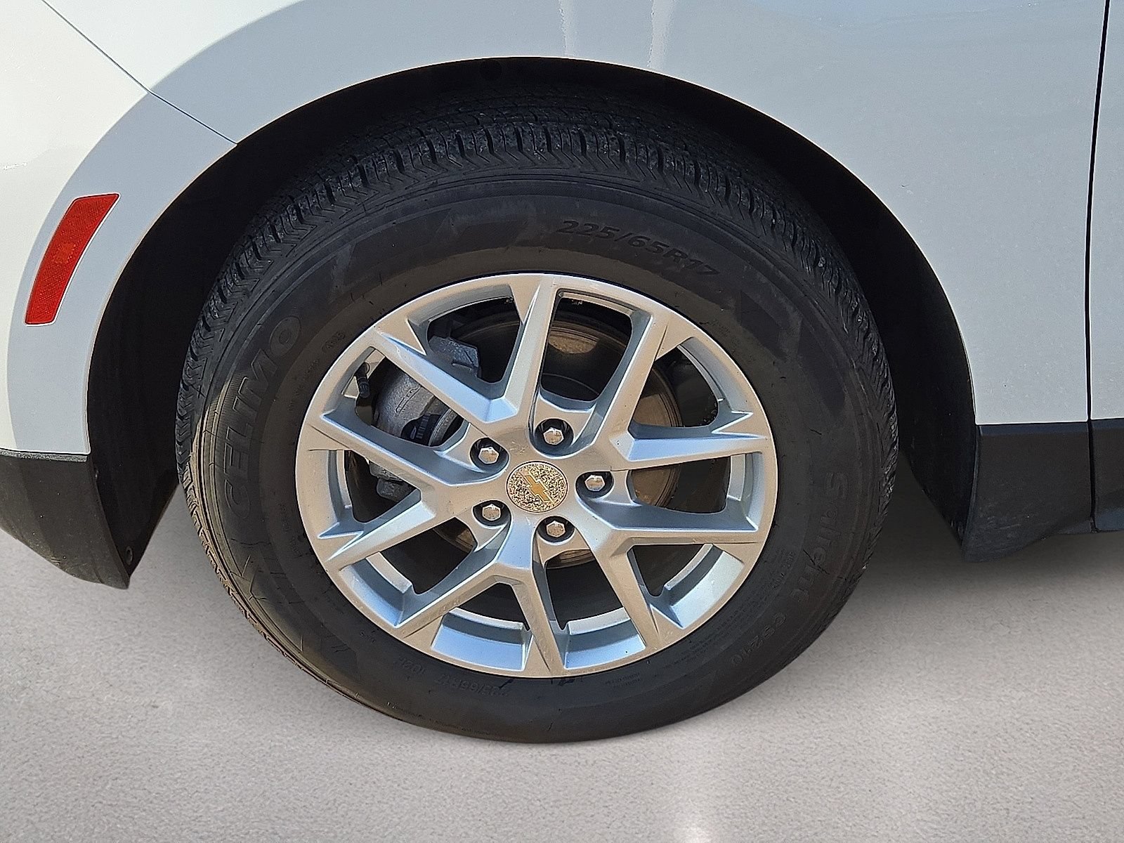 Used 2024 Chevrolet Equinox LT FWD image 10