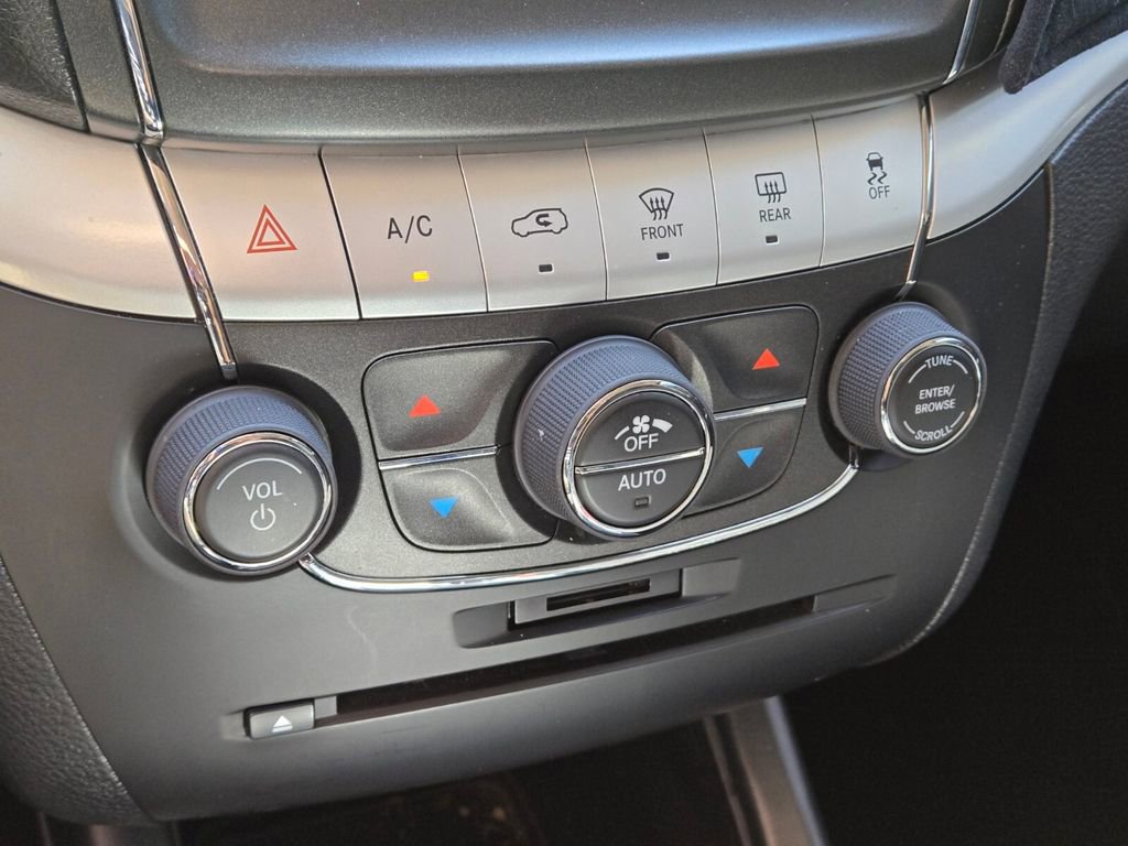 Used 2014 Dodge Journey SXT w/ Flexible Seating Group image 11