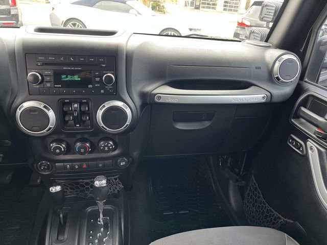 Used 2016 Jeep Wrangler Unlimited Sahara w/ Connectivity Group image 11