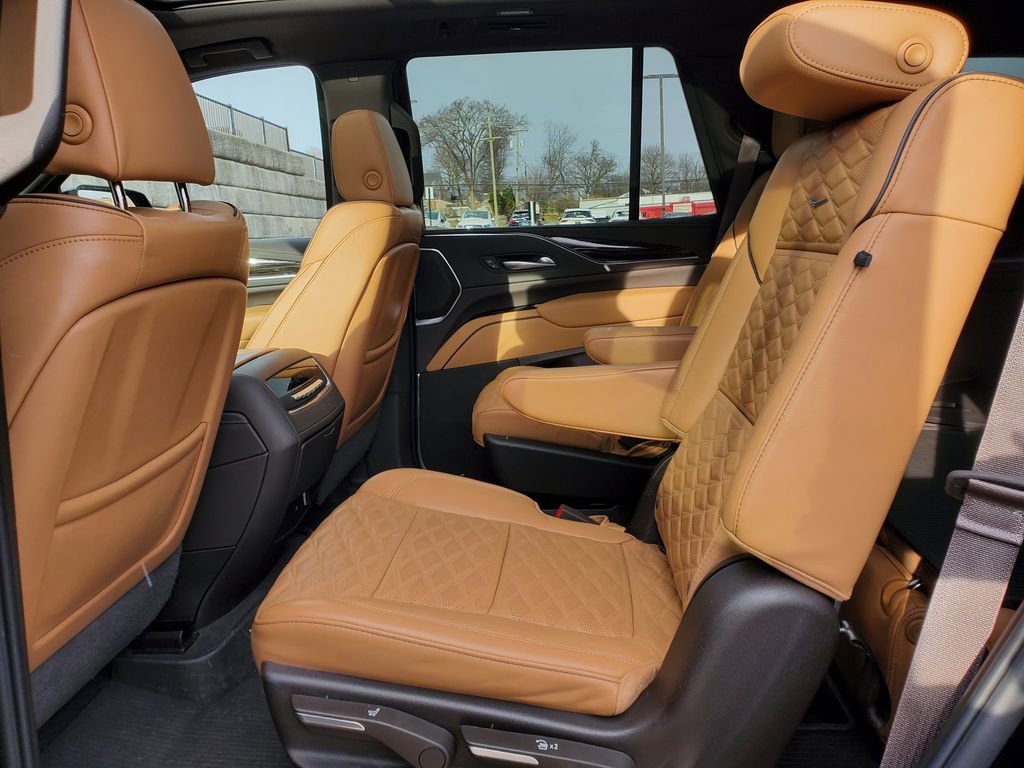 Used 2024 Cadillac Escalade Sport w/ LPO, ONYX Package image 40