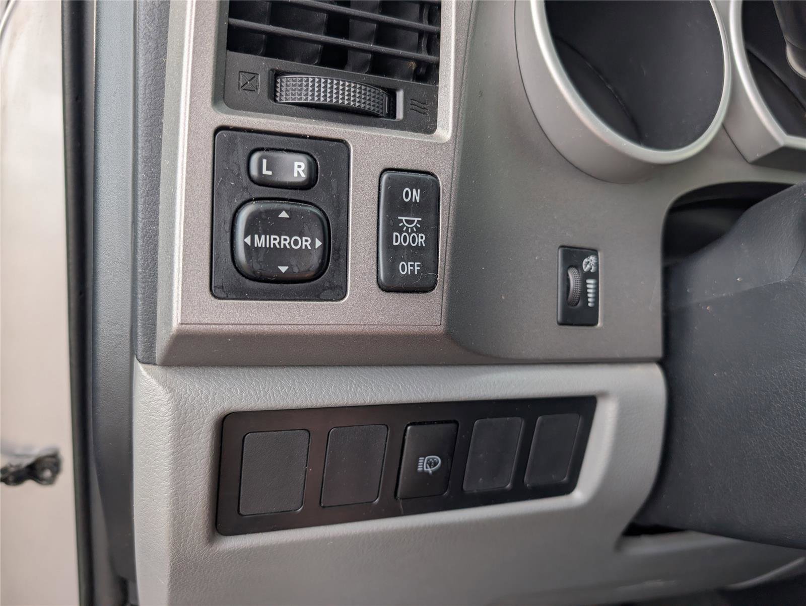 Used 2013 Toyota Sequoia SR5 image 17