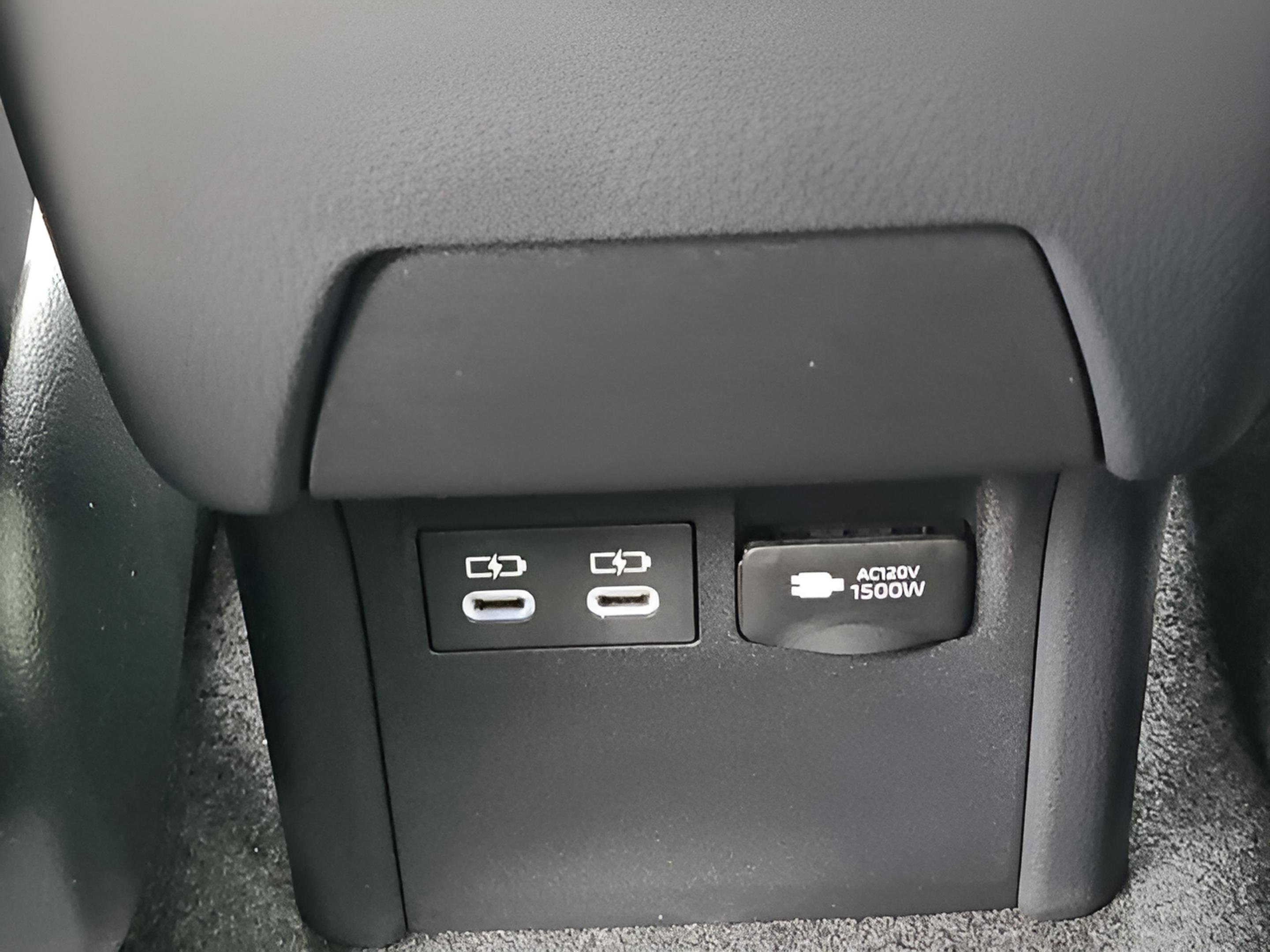 New 2026 Toyota Prius Plug-In Hybrid FWD image 10