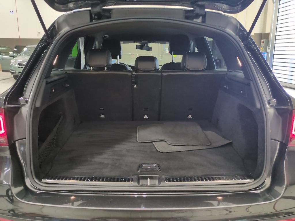 Used 2020 Mercedes-Benz GLC 300 4MATIC image 17