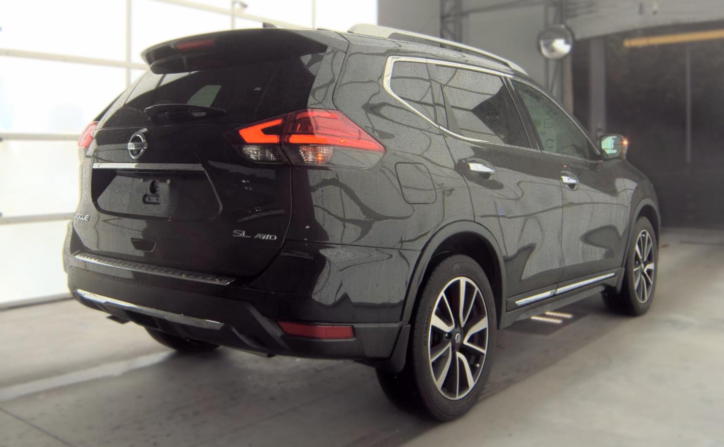 Used 2017 Nissan Rogue SL w/ SL Premium Package AWD/4WD image 5