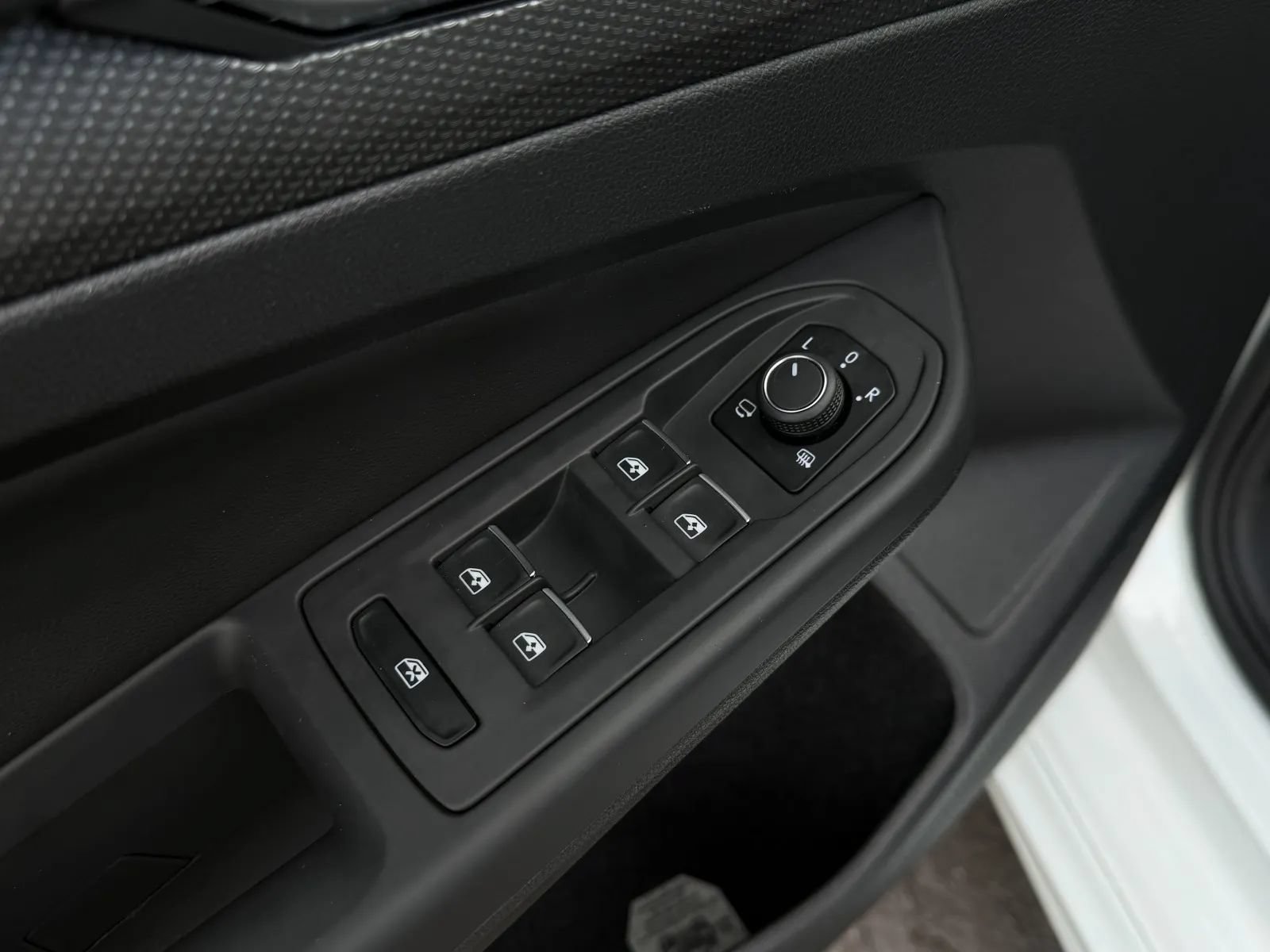 Used 2024 Volkswagen Golf R AWD/4WD image 27
