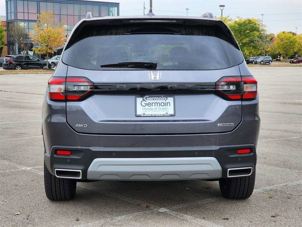 Certified 2024 Honda Pilot Touring image 15