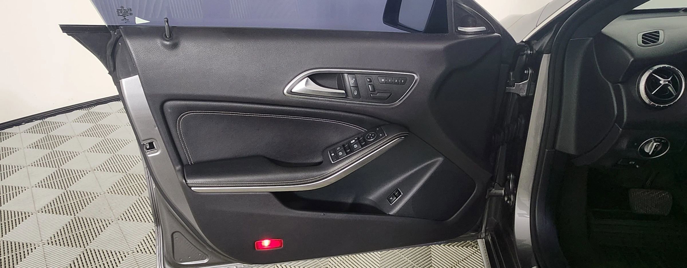 Used 2015 Mercedes-Benz CLA 250 4MATIC image 9