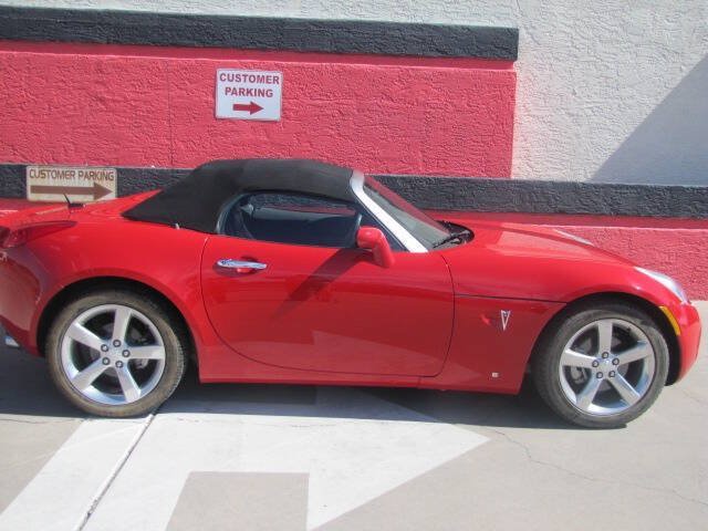 Used 2007 Pontiac Solstice Convertible w/ Premium Package RWD image 5