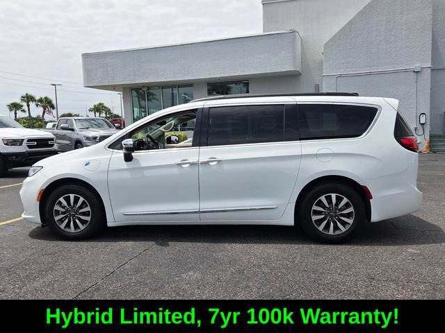 Used 2023 Chrysler Pacifica Limited FWD image 4