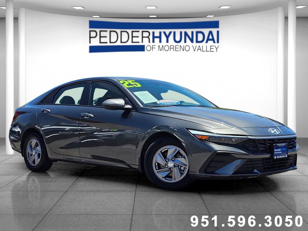 Certified 2025 Hyundai Elantra SE FWD image 1