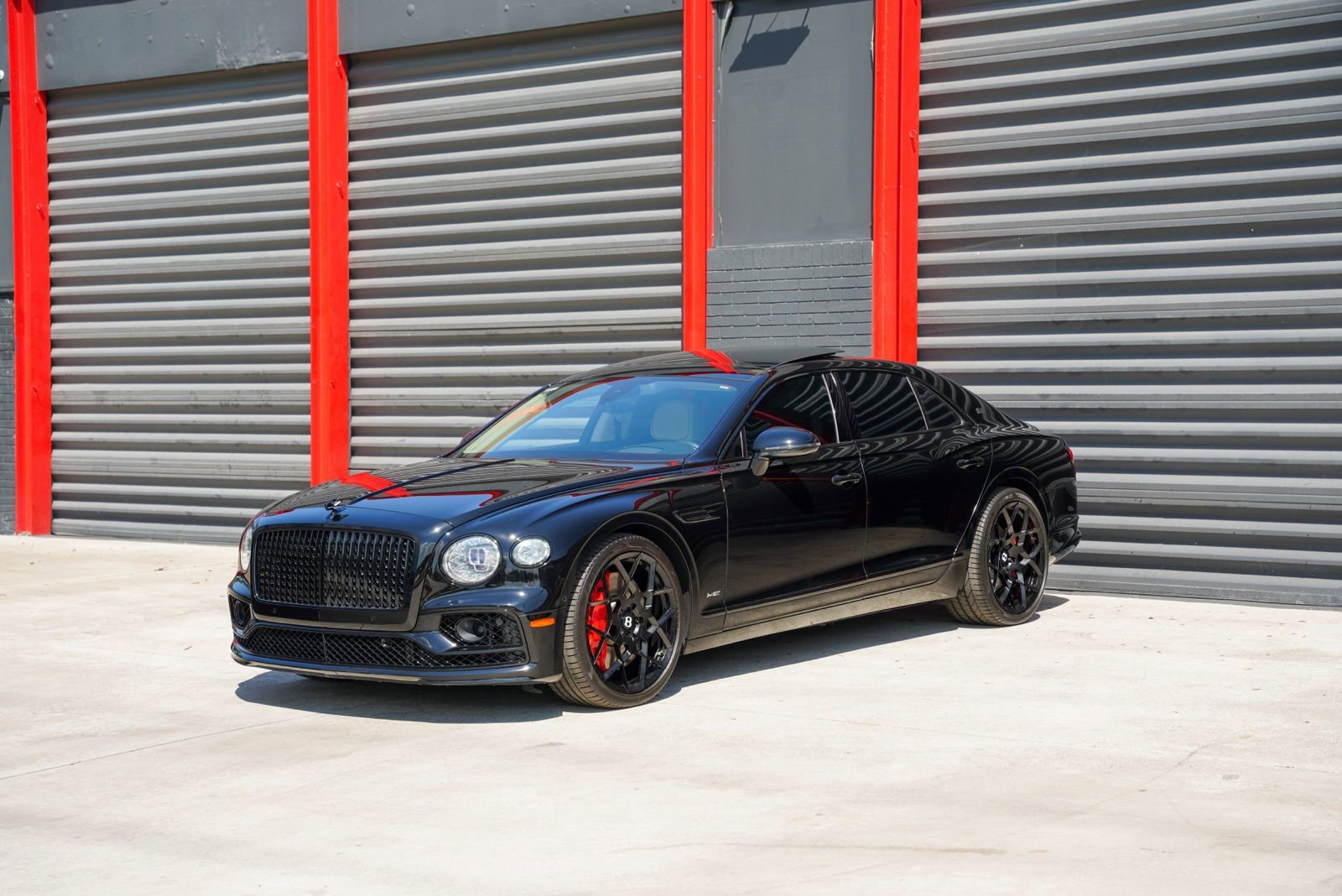 Used 2020 Bentley Flying Spur W12 image 1