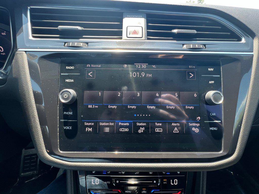 Certified 2022 Volkswagen Tiguan SEL R-Line AWD/4WD image 15