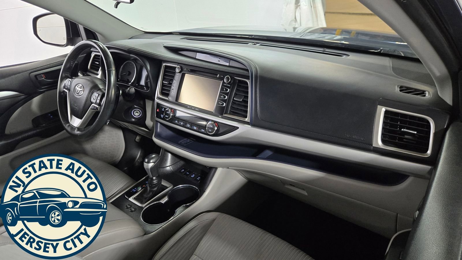 Used 2019 Toyota Highlander Plus AWD/4WD image 36