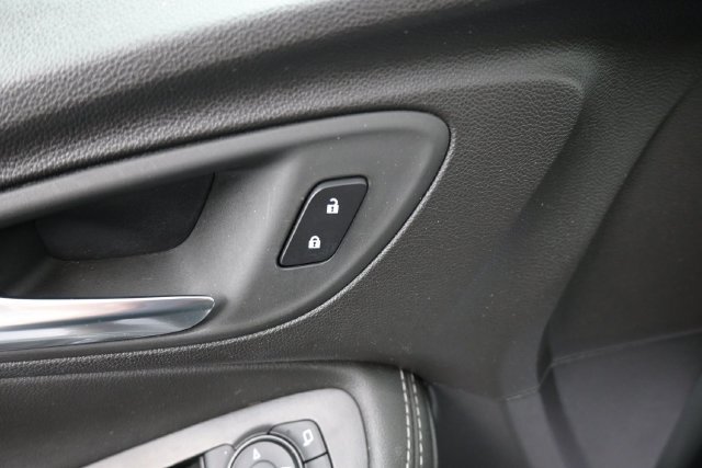 Used 2025 Buick Encore GX Preferred AWD/4WD image 25