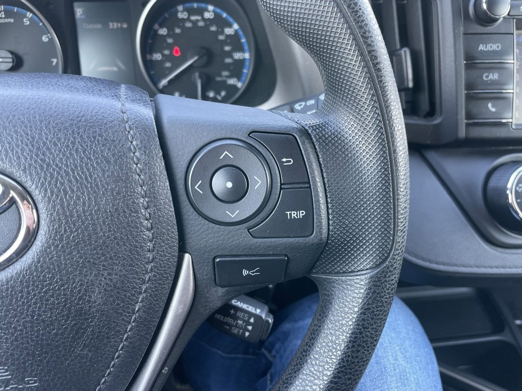 Used 2018 Toyota RAV4 LE image 18