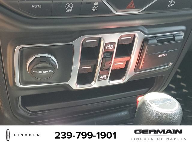 Used 2019 Jeep Wrangler Unlimited Sahara AWD/4WD image 33