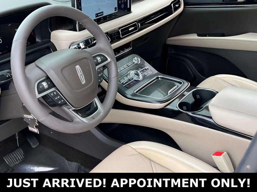 Used 2022 Lincoln Nautilus Reserve FWD image 11