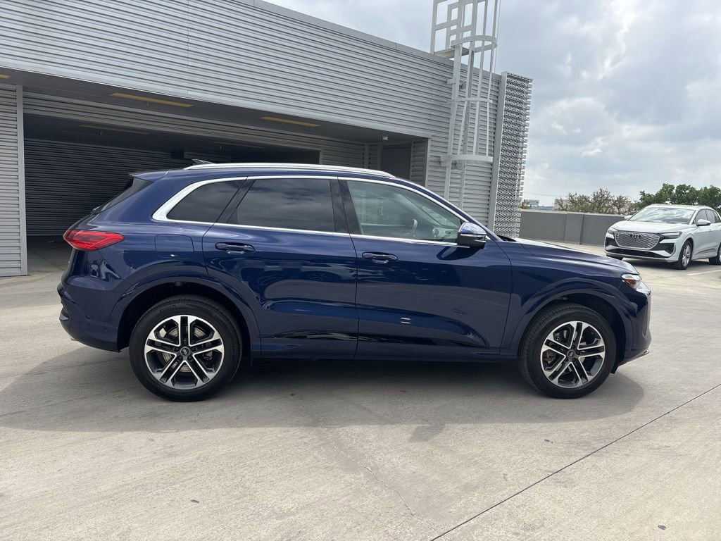 Certified 2025 Audi Q5 Premium w/ Convenience Package image 4