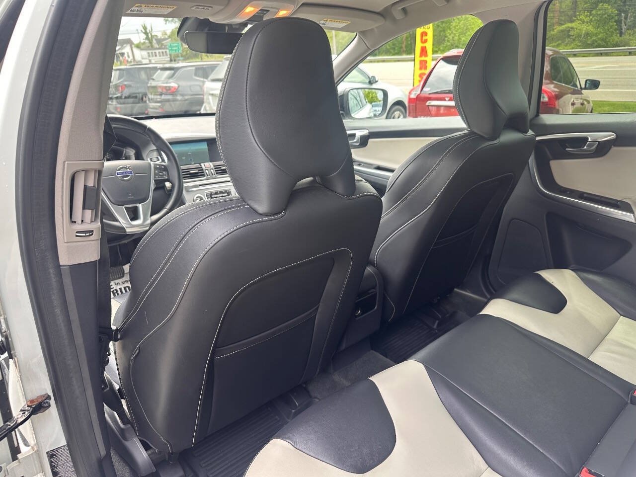 Used 2017 Volvo XC60 T6 Dynamic w/ Preferred Option Package AWD/4WD image 12